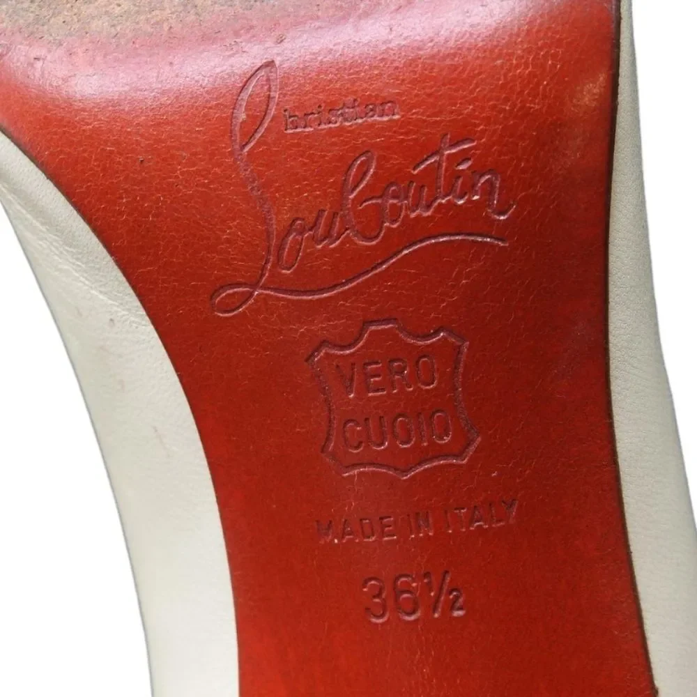 CHRISTIAN LOUBOUTIN Light Cream Off-White Round Toe‎ Pump Size 6.5
